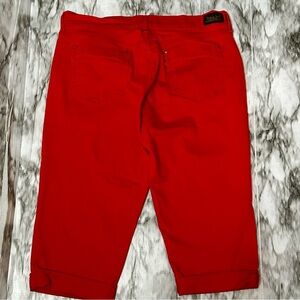 Levi's Vibrant Red Denim Jean Cuffed Leg Capris Pedal Pushers Clam Diggers